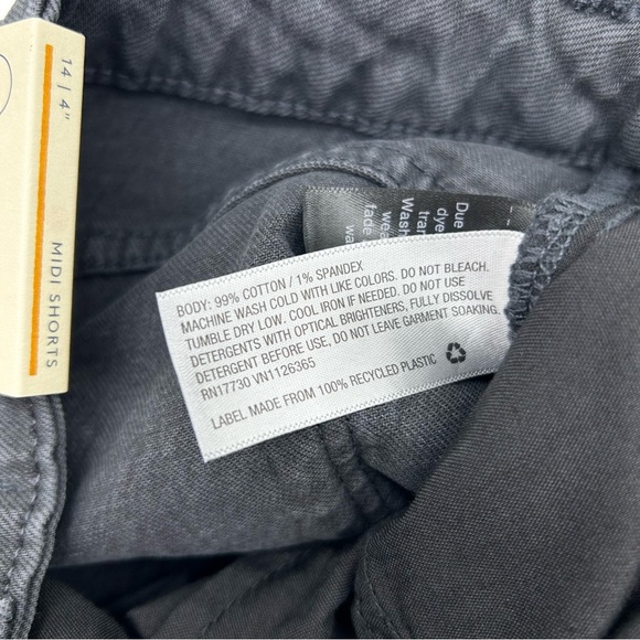 Women’s Universal Thread High-Rise Vintage Midi Jean Shorts in the Size 14R - Picture 9 of 9